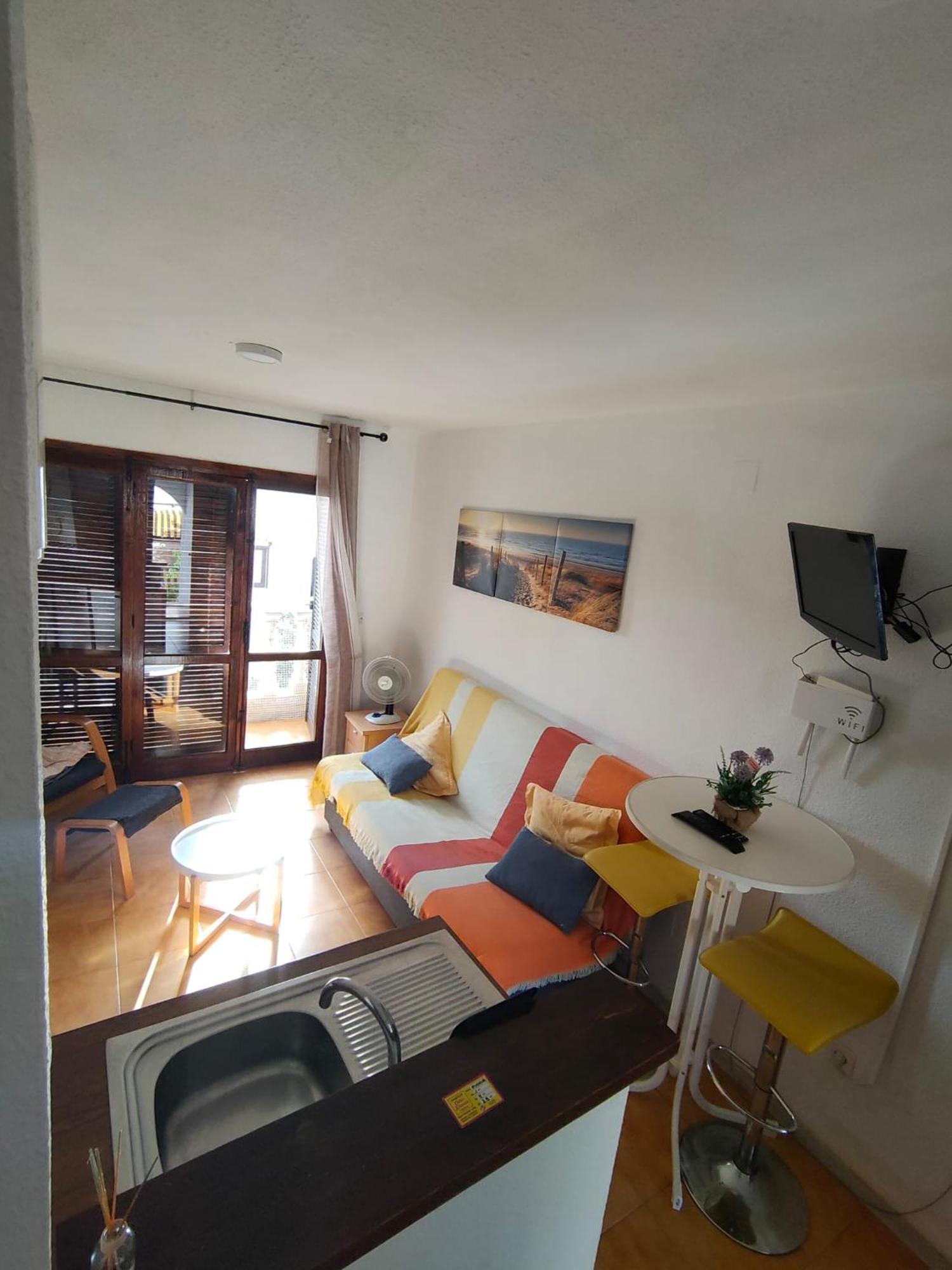 Apartment Locos With Balcony And Wi-fi Torrevieja